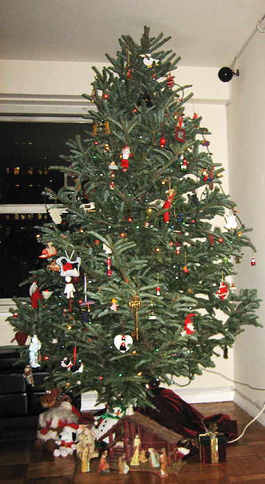 Nicole and Albert Balcells Xmas tree 09