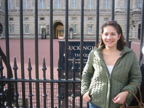 Judit in London with friends