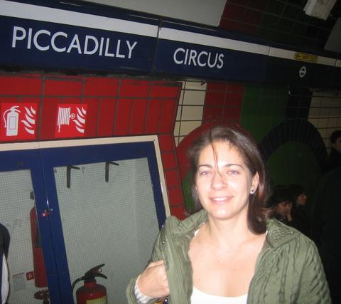 Judit in London with friends