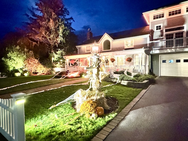 Halloween 2025 - Our house looks awesome!